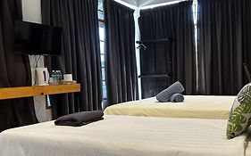 Riverbank Dungun Guesthouse & Cafe